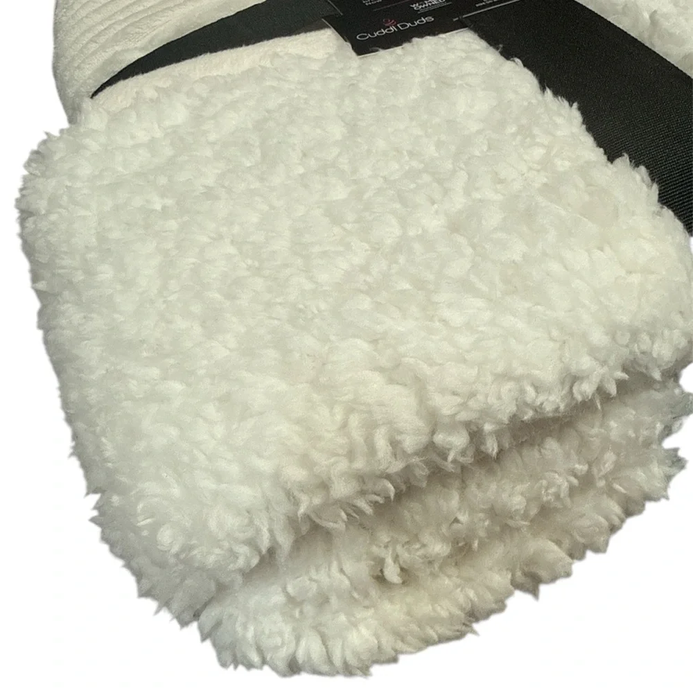 Cuddl Duds Ribbed Plush Sherpa Throw in White